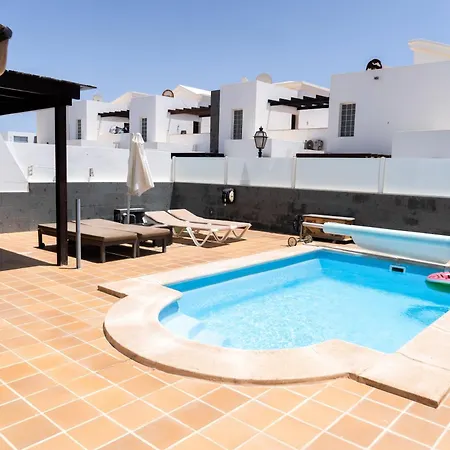 Beautiful And Luxurious With Heated Pool And Free Wi-fi In Playa Blanca. Playa Blanca
