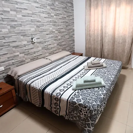 Beautiful And Luxurious With Heated Pool And Free Wi-fi In Playa Blanca. Villa Playa Blanca