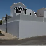 Villa Beautiful And Luxurious With Heated Pool And Free Wi-fi In Playa Blanca. Playa Blanca (Lanzarote)
