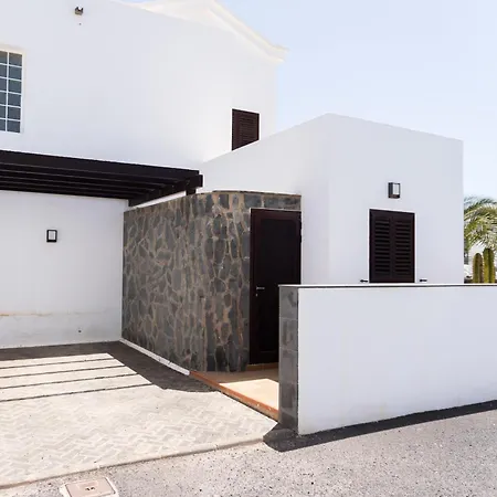 Beautiful And Luxurious With Heated Pool And Free Wi-fi In Playa Blanca. *