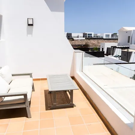 Beautiful And Luxurious With Heated Pool And Free Wi-fi In Playa Blanca. Villa