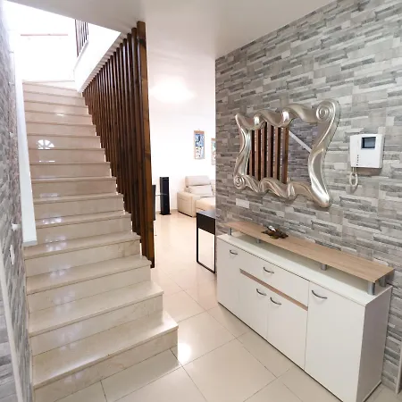 Villa Beautiful And Luxurious With Heated Pool And Free Wi-fi In Playa Blanca. *