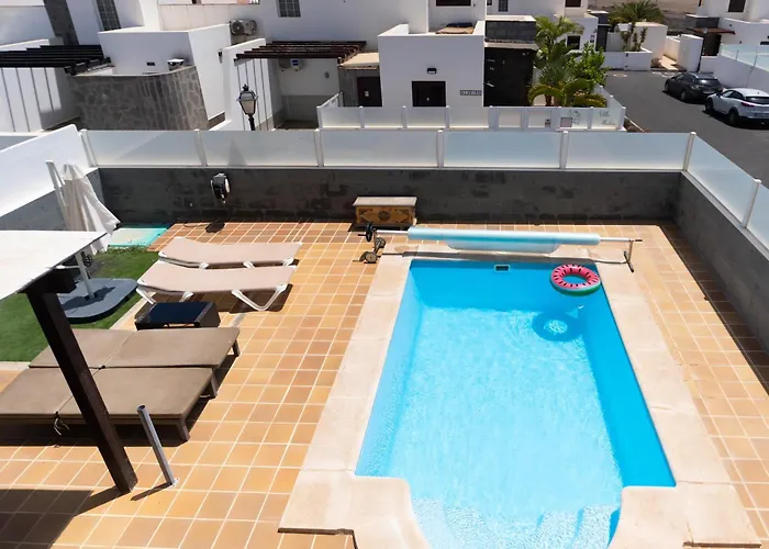 Villa Beautiful And Luxurious With Heated Pool And Free Wi-fi In Playa Blanca.