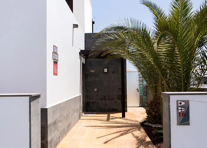 Beautiful And Luxurious With Heated Pool And Free Wi-fi In Playa Blanca. Villa *