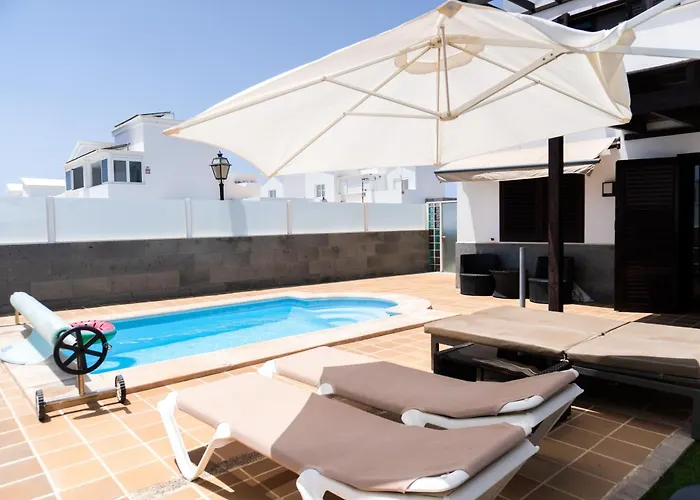 Villa Beautiful And Luxurious With Heated Pool And Free Wi-fi In Playa Blanca. *